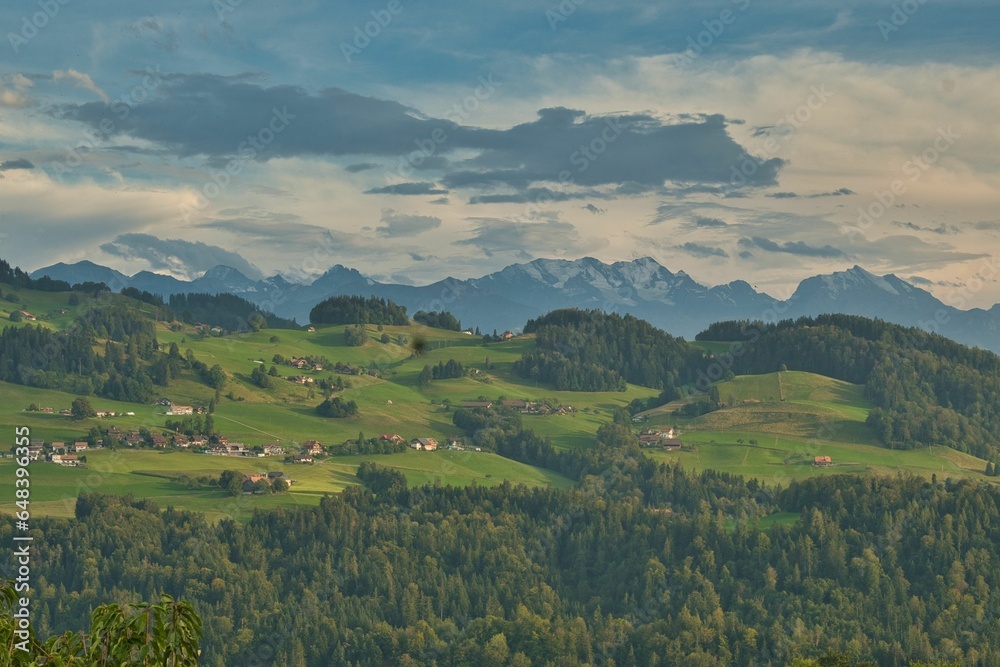 Fototapeta premium blick in die Schweizer Alpen bei Thun