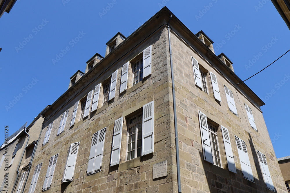 Bâtiment typique, vu de l'extérieur, ville de Brive La Gaillarde, département de la Corrèze, France