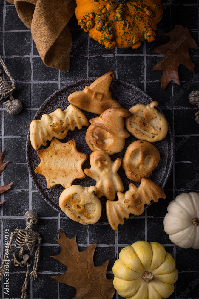 Fototapeta premium Halloween muffins in shape of bat and ghost