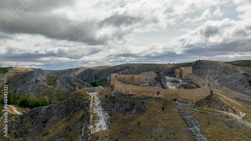 vista aérea del castillo de Osma en la provincia de Soria, España 