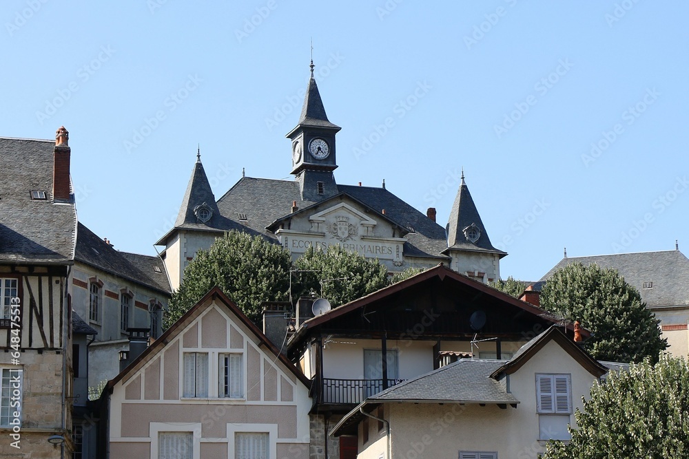 Bâtiment typique, vu de l'extérieur, ville de Tulle, département de la Corrèze, France