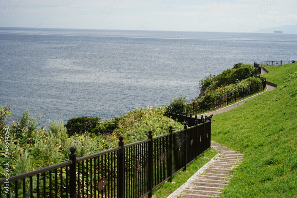 津軽海峡が見える立待岬の遊歩道