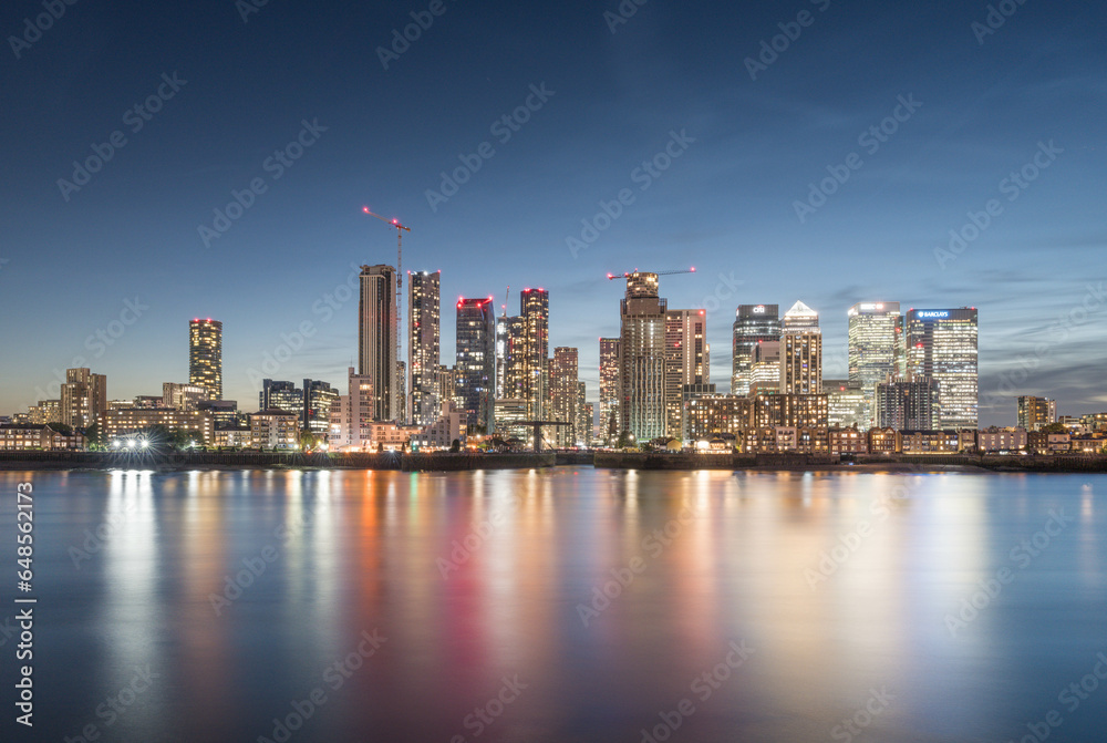 Obraz premium Canary Wharf at Night
