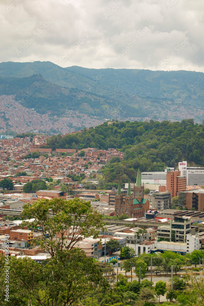 ciudad de medellin colombia vista desde el mirador de pueblo paisa