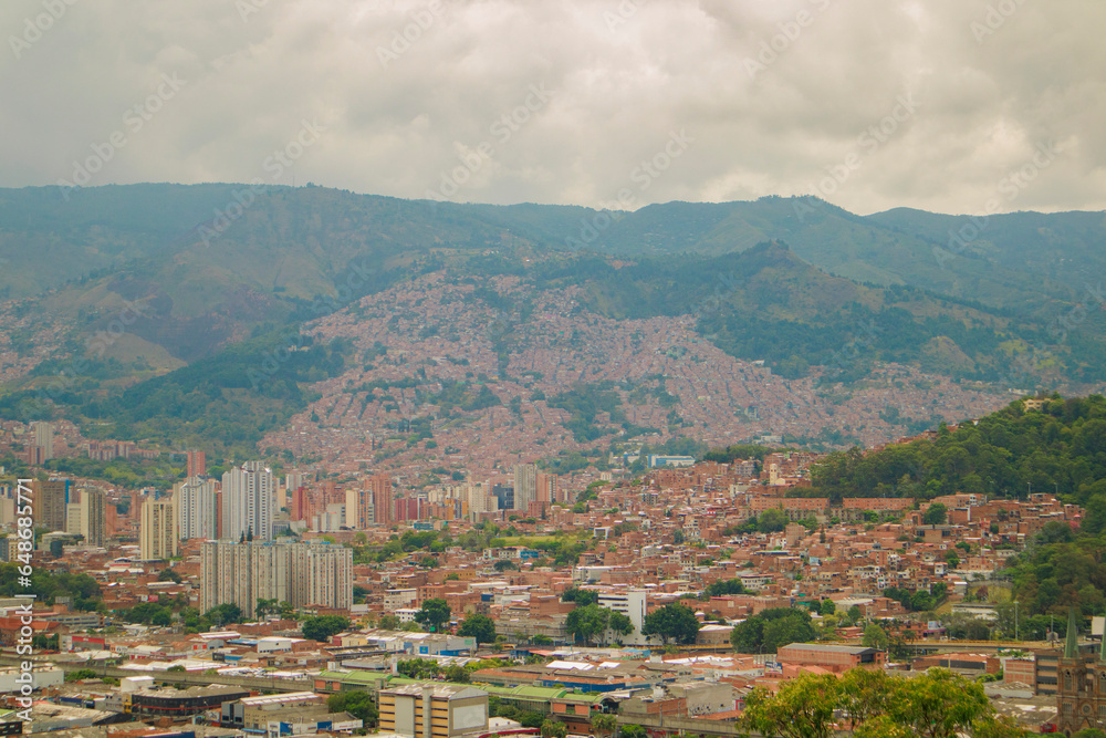 ciudad de medellin colombia vista desde el mirador de pueblo paisa