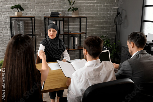 Φωτογραφία Human resources commission interviewing Muslim applicant in office