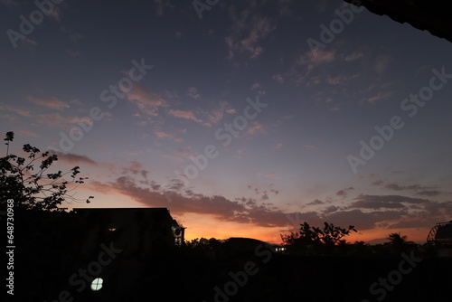 Céu com nuvens, ao entardecer