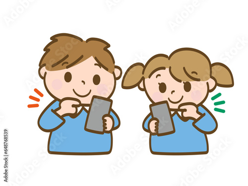スマホ操作で遊ぶ男の子と女の子_保育園児の兄妹

