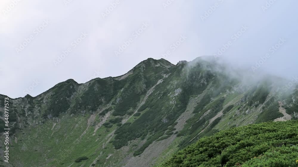 仙丈ケ岳の上を流れる雲 仙丈ケ岳の上を流れる雲