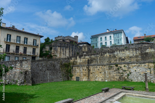 vista de la muralla de Hondarribia en el país Vasco, España