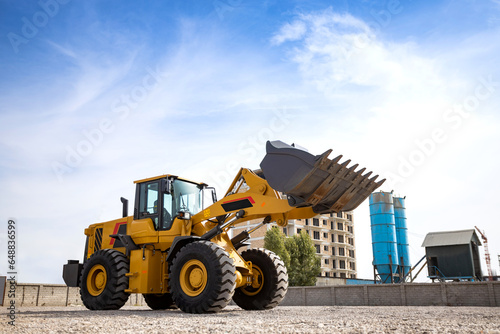 Front wheel loader for use in agriculture and construction