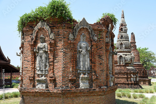 historische Tempel und Buddhastatuen in Samut Prakhan, Thailand
