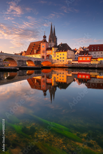 Obraz na płótnie Regensburg, Germany. Cityscape image of Regensburg, Germany with Old Stone Bridge over Danube River and St. Peter Cathedral at autumn sunrise. w salonie