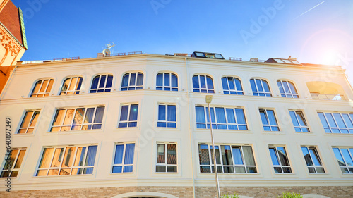 Photos A modern tenement house in the city.