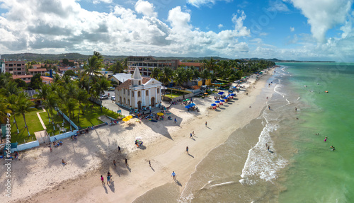 Imagem panorâmica da Praia da Igreja Velha de São Pedro, localizada em Tamandaré, no belo estado de Pernambuco, Brasil