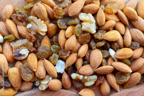 Mix of almonds, dried grapes and wallnuts