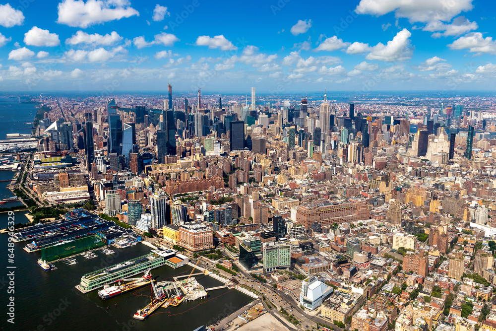 Aerial view of Manhattan in New York - obrazy, fototapety, plakaty 