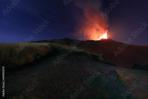 Etna - panorama di notte e cielo stellato durante l' eruzione con calde luci suggestive photo