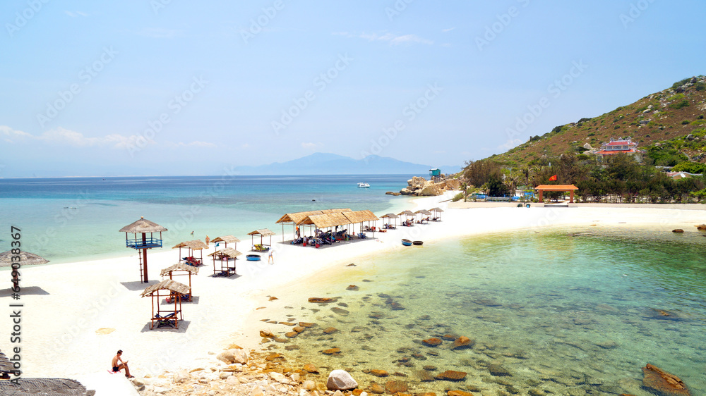 Double beach. The South China Sea. Swallow Island.