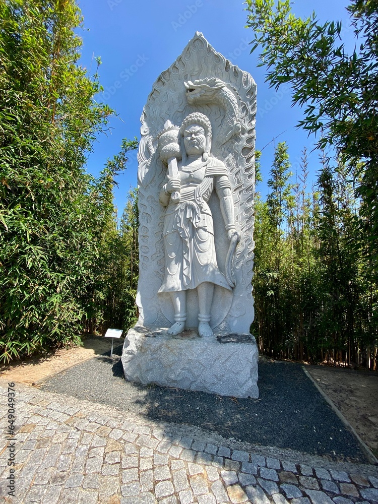 Fototapeta premium statue in the park