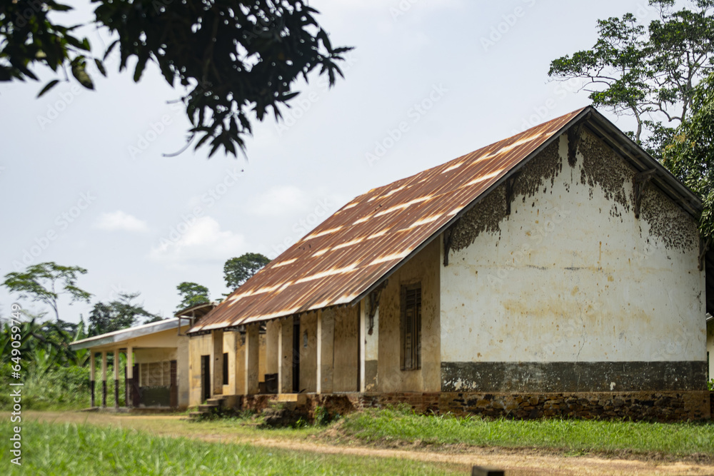 Obraz premium old farm house at ebogo village, Cameroon