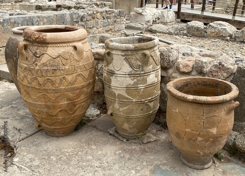 pots of knossos