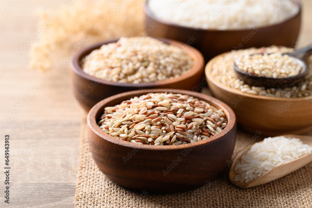 Thai brown rice seed in wooden bowl with spoon, Organic rice, Healthy food ingredient Thai brown rice seed in wooden bowl with spoon, Organic rice, Healthy food ingredient