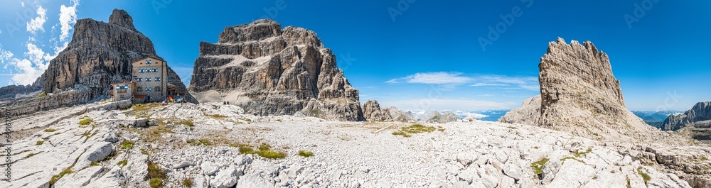 Rifugio Pedrotti im Brenta Gebirge Rifugio Pedrotti im Brenta Gebirge