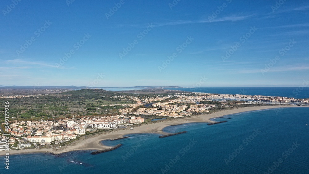 survol du cap d'Agde dans le sud de la France, Hérault, Occitanie