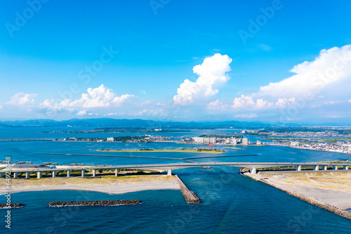 夏の浜名バイパスと浜名湖（静岡県） © Kumi