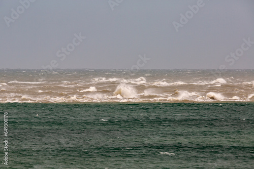 Grenen mit Sturmwellen  Ost- und Nordsee treffen aufeinander  Skagen  D  nemark