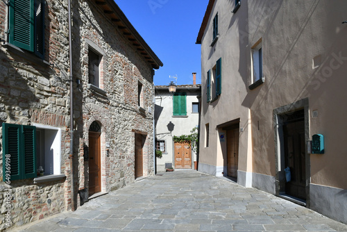 Fototapeta Naklejka Na Ścianę i Meble -  A street in the medieval neighborhood of Lucignano, a city in Tuscany, Italy.