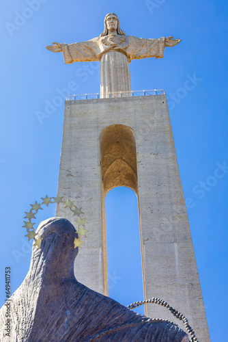 Statue of Madonna and Jesus, "Crisot Rei", Lisbon, Portugal
