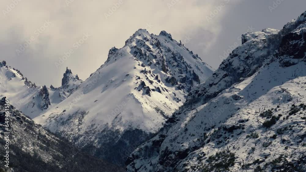 Cordillera Nevada. Timelapse de las montañas en invierno. 