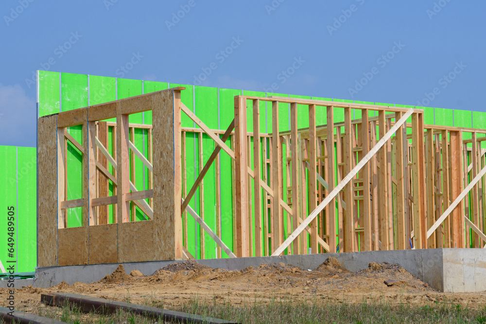 Obraz premium frame of a plywood house against a blue sky