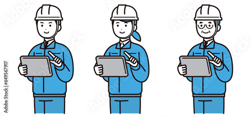 ヘルメットと作業着を着てタブレットを操作する男性と女性