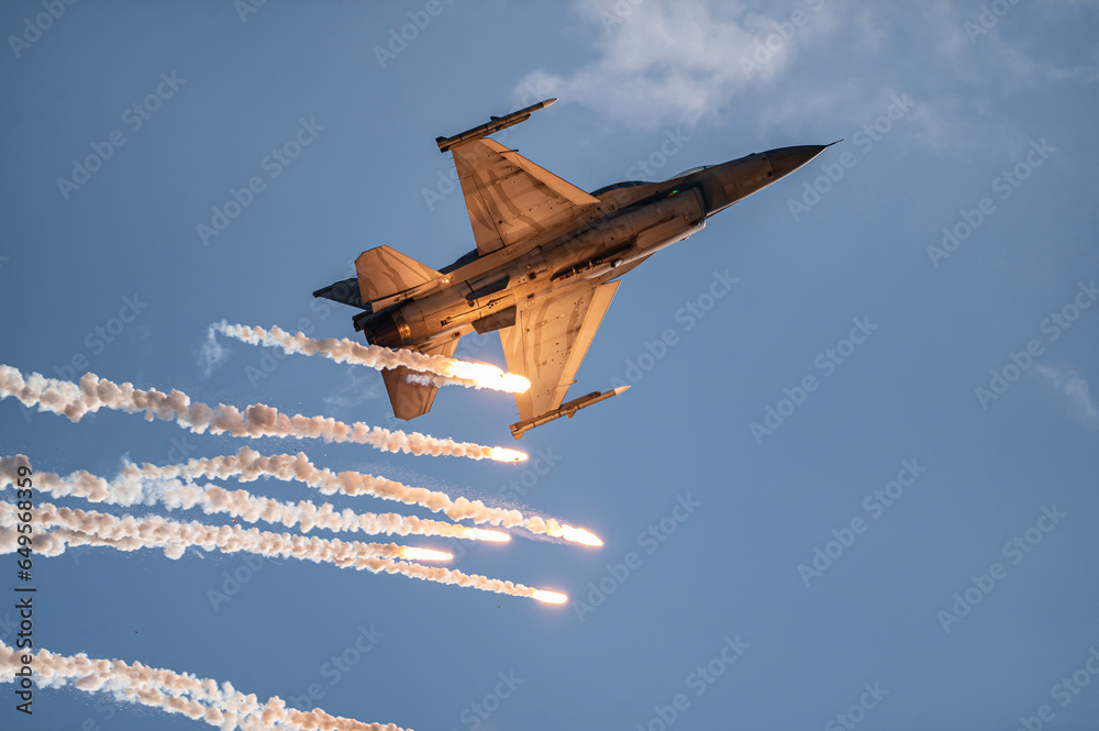 F-16 Fighter Jet - obrazy, fototapety, plakaty 