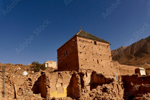 La moschea di Zaouia Timguidcht con il suo minareto dal tetto di tegole verdi. Regione di Tafraout, Souss Massa. Marocco photo