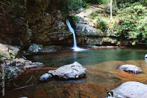 Fototapeta Naklejka Na Ścianę i Meble -  Beautiful waterfall at the Blue Hole in Tennessee.