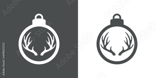 Tiempo de Navidad. Logo con silueta de bola de navidad con astas de ciervo o de reno Rudolph para su uso en invitaciones y felicitaciones photo