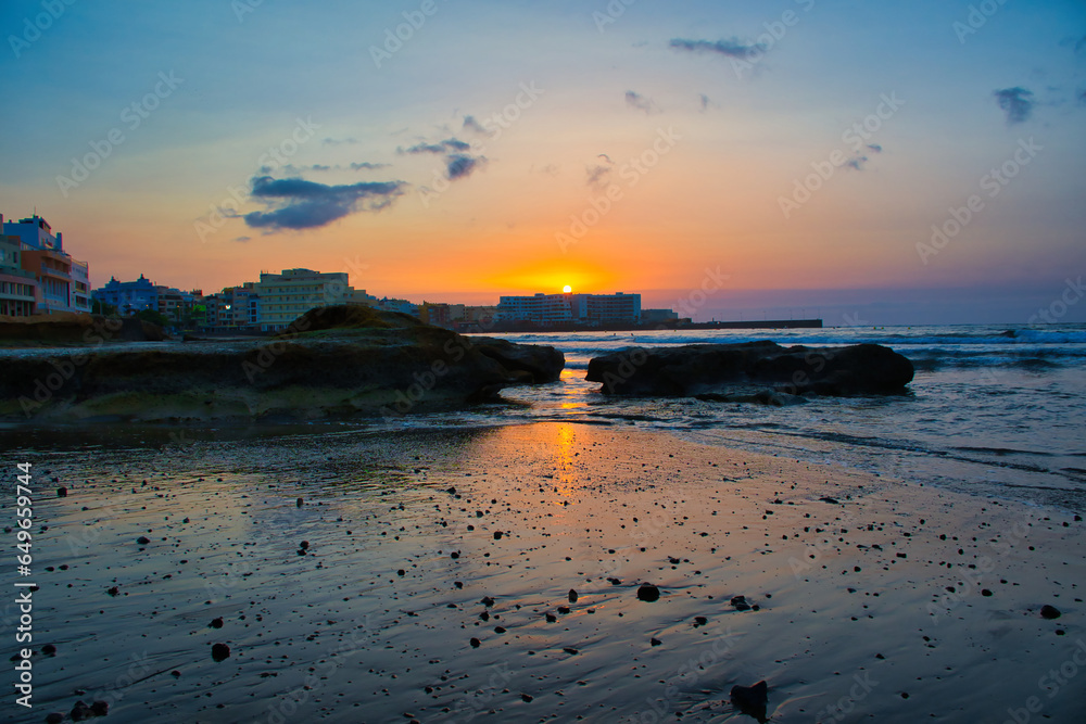 Fototapeta premium Sunrise Serenity: A New Day Dawns at El Medano Beach