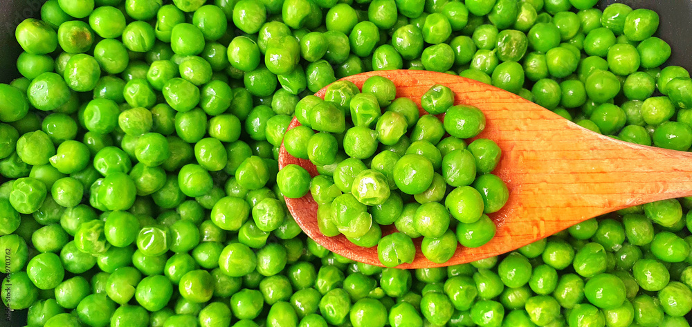 Cooking green peas. Dish with stewed green peas. Delicious healthy green peas. Healthy legumes.