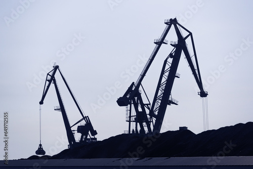 MARITIME TRANSPORT - Port crane at the coal terminal 