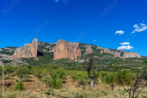 vistas de los famosos mallos de riglos en la provincia de Huesca, España photo