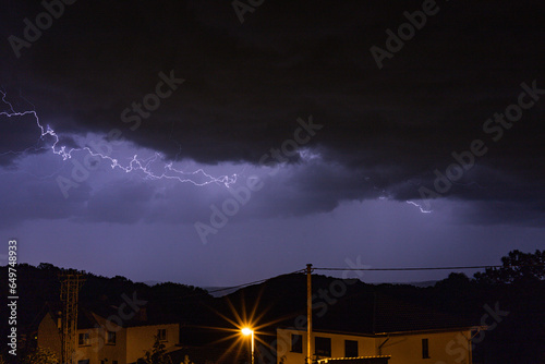 Faszination der Natur: Ein Blitz im Gewittersturm ⚡️ photo