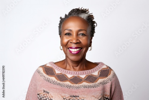 Obraz na płótnie Cheerful woman with fashionable hairstyle and white background smiling w salonie