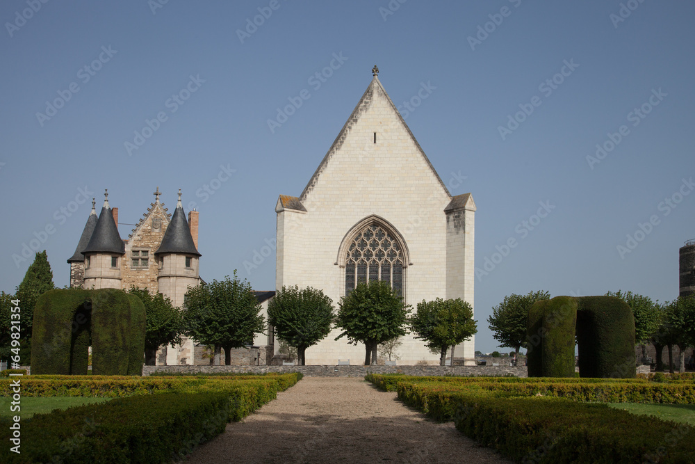 panorama sur les jardins du château d'Angers, la chapelle et le châtelet