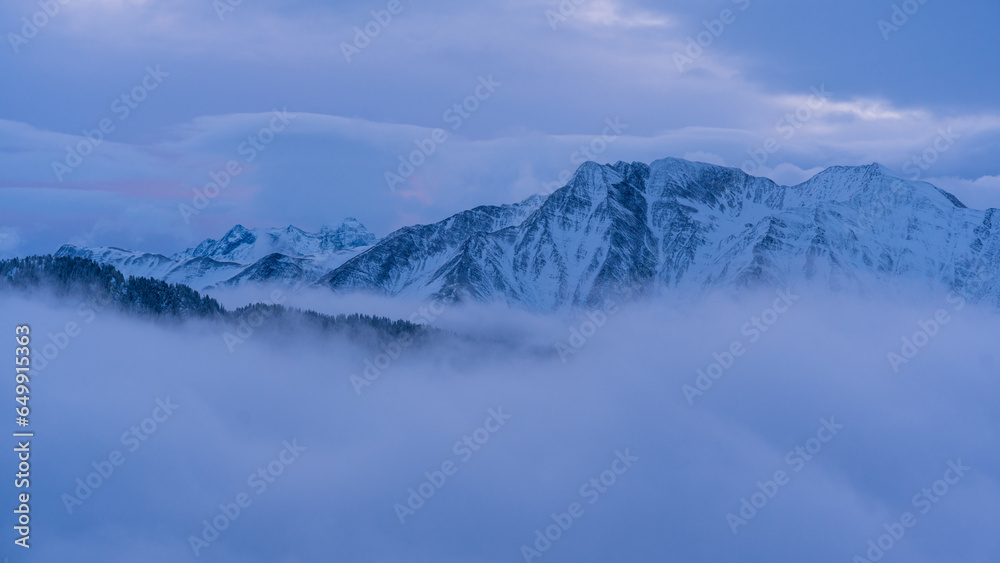 Obraz premium snow covered mountains