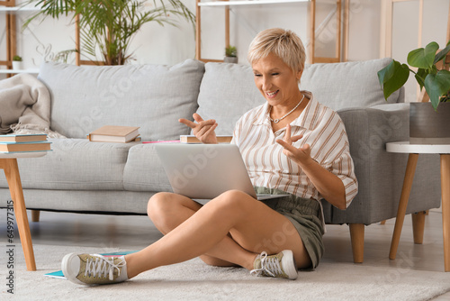 Mature woman learning Engli...