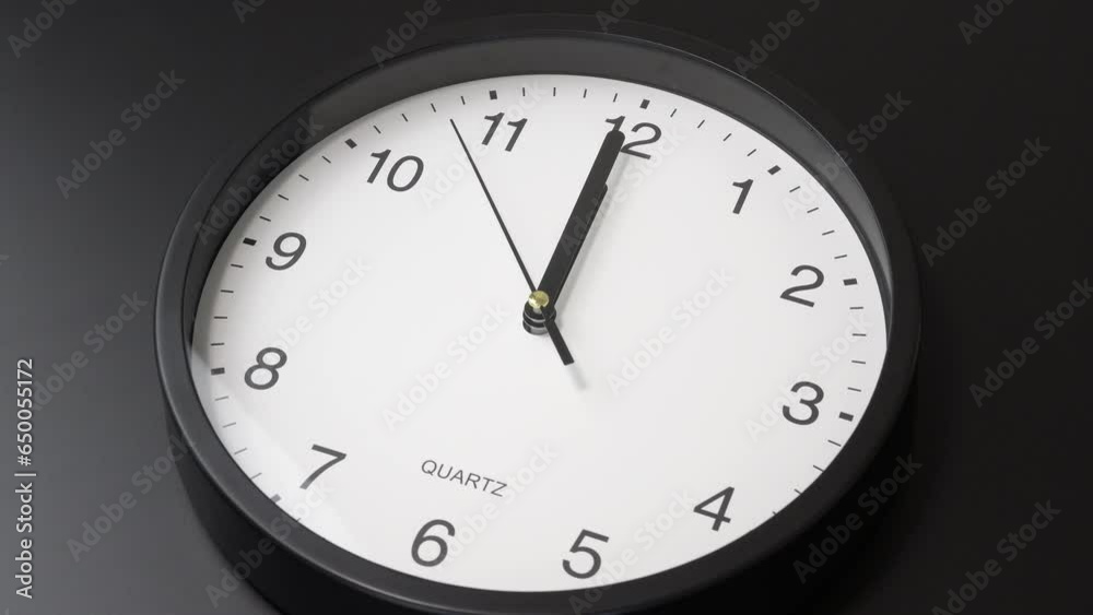 12時を迎える時計 12時を迎える時計